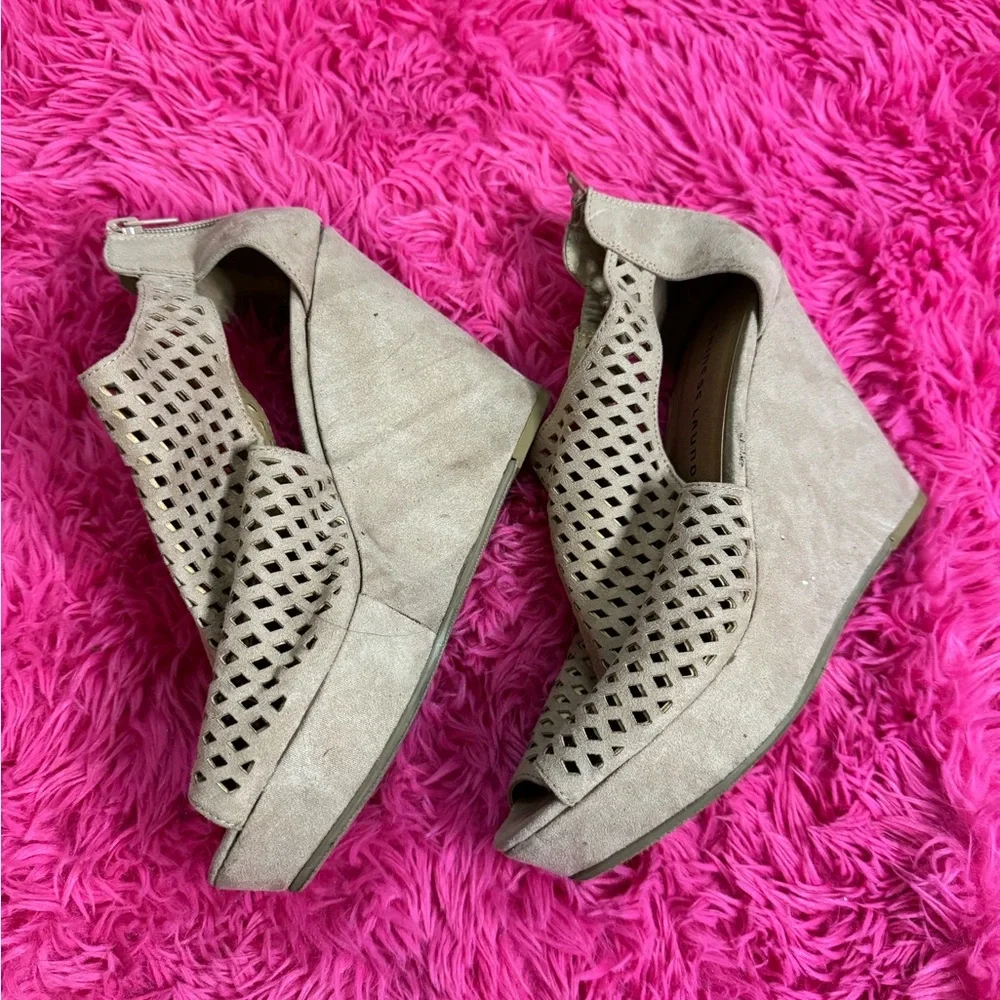 Chinese Laundry Tan Wedge Shoes with Urban-Chic Design - women’s‎ size 9